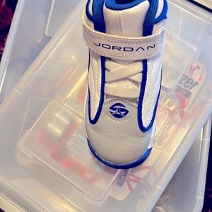 Jordan pro strong size 8c